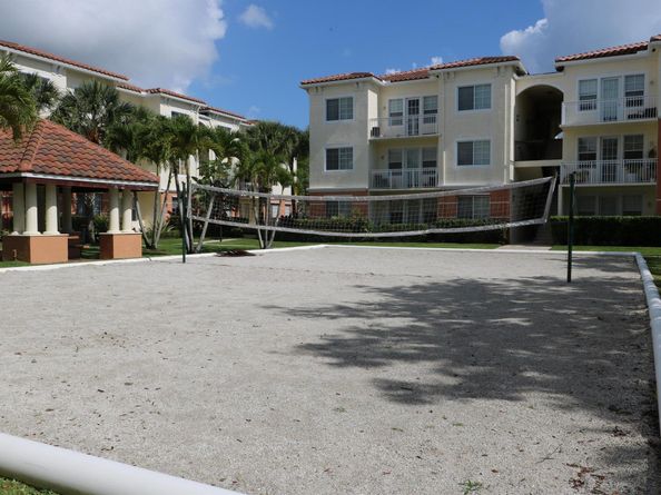 9825 Baywinds Drive 1208, West Palm Beach FL 33411