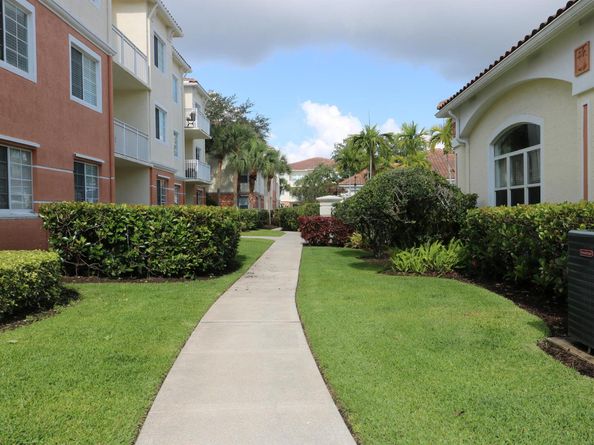 9825 Baywinds Drive 1208, West Palm Beach FL 33411