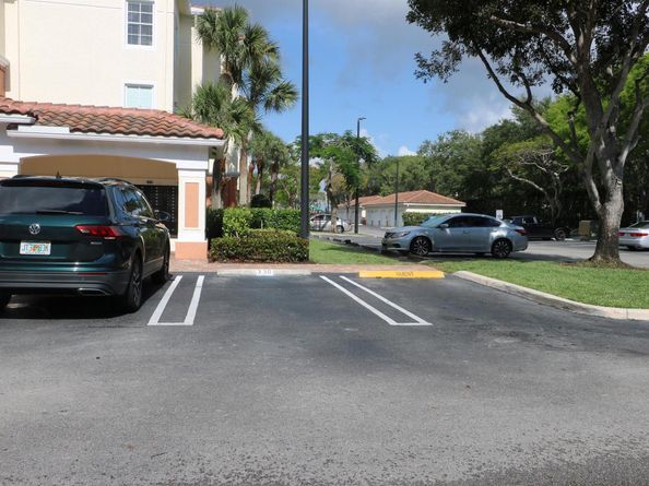 9825 Baywinds Drive 1208, West Palm Beach FL 33411