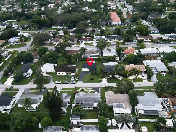 713 SW 4th Ct, Hallandale Beach FL 33009