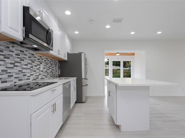 713 SW 4th Ct, Hallandale Beach FL 33009