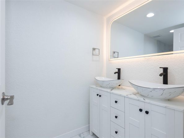 713 SW 4th Ct, Hallandale Beach FL 33009