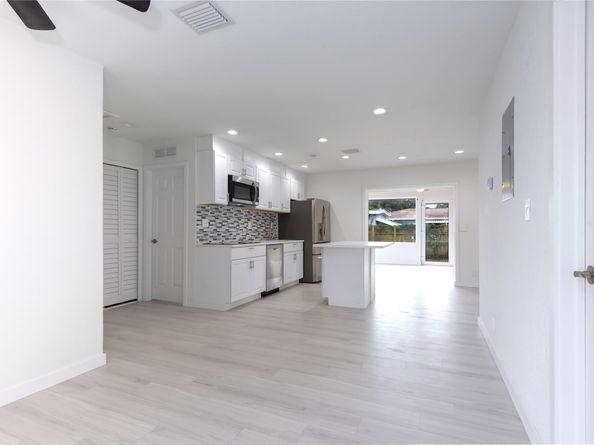 713 SW 4th Ct, Hallandale Beach FL 33009