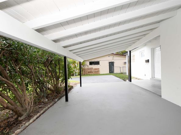 713 SW 4th Ct, Hallandale Beach FL 33009