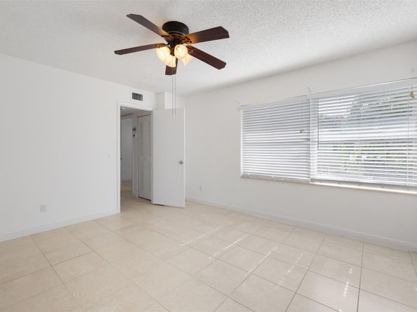 5203 Wheatley Ct, Boynton Beach FL 33436
