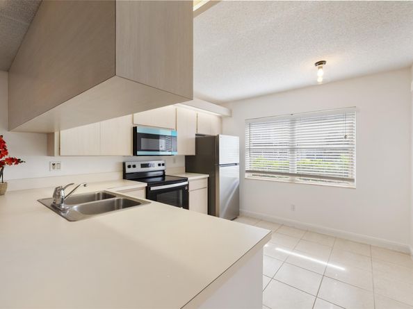 5203 Wheatley Ct, Boynton Beach FL 33436