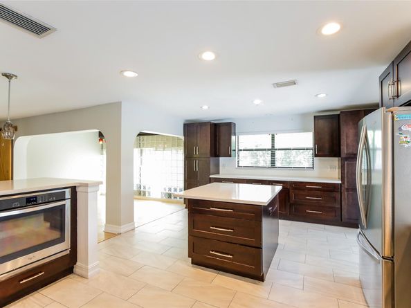 9468 NW 2nd St, Coral Springs FL 33071