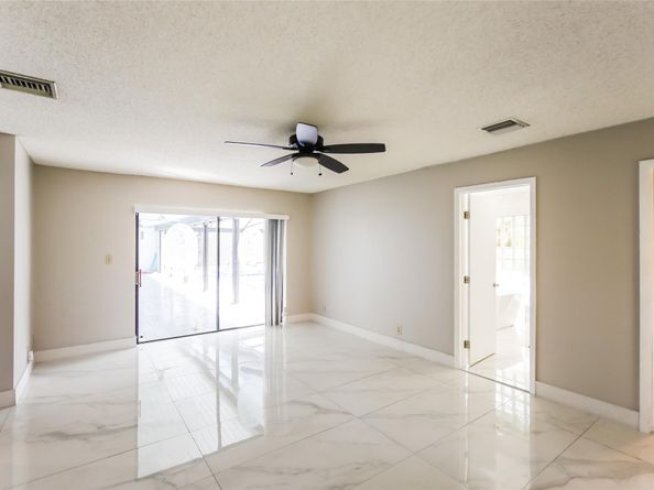 9468 NW 2nd St, Coral Springs FL 33071