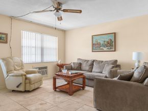 2106 NE 56th Ct 204, Fort Lauderdale FL 33308