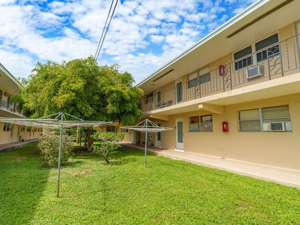 2106 NE 56th Ct 204, Fort Lauderdale FL 33308