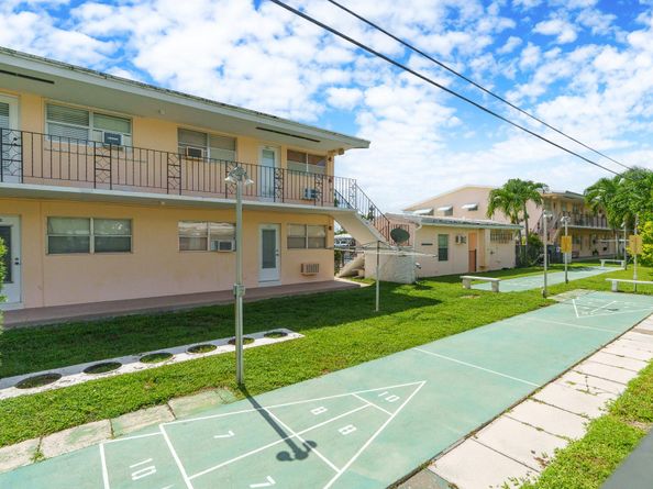 2106 NE 56th Ct 204, Fort Lauderdale FL 33308
