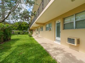 2106 NE 56th Ct 204, Fort Lauderdale FL 33308