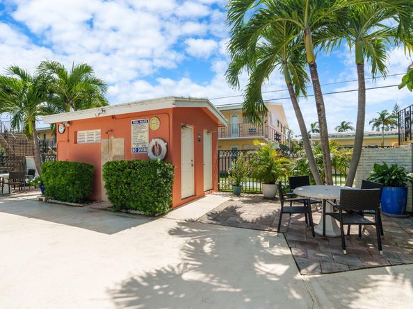 2106 NE 56th Ct 204, Fort Lauderdale FL 33308