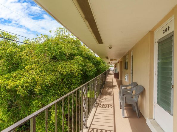 2106 NE 56th Ct 204, Fort Lauderdale FL 33308