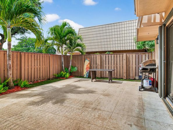 6818 68th Way, West Palm Beach FL 33409