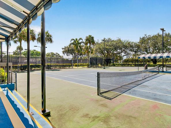 6818 68th Way, West Palm Beach FL 33409
