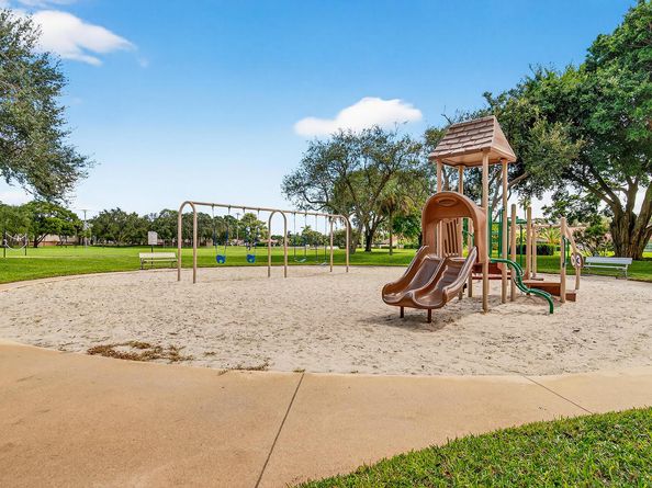 6818 68th Way, West Palm Beach FL 33409