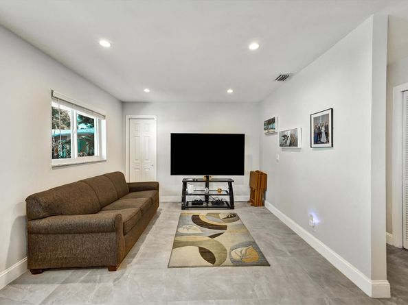 2512 SW Natura Blvd, Deerfield Beach FL 33441