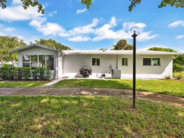 2512 SW Natura Blvd, Deerfield Beach FL 33441