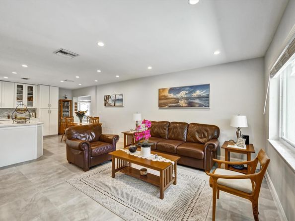 2512 SW Natura Blvd, Deerfield Beach FL 33441
