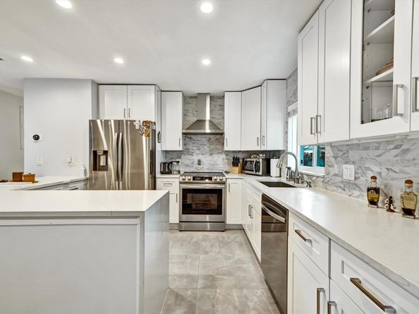 2512 SW Natura Blvd, Deerfield Beach FL 33441