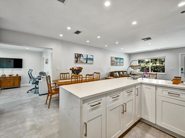 2512 SW Natura Blvd, Deerfield Beach FL 33441