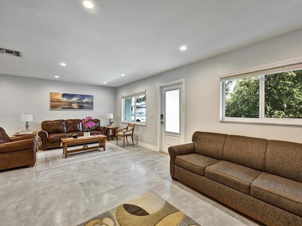 2512 SW Natura Blvd, Deerfield Beach FL 33441