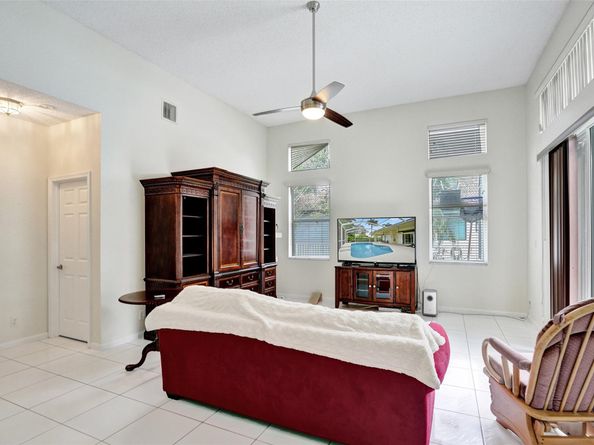 6411 NW 41st St, Coral Springs FL 33067