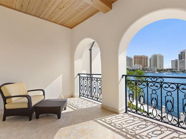 2716 Aqua Vista Blvd, Fort Lauderdale FL 33301