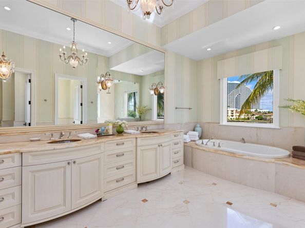 2716 Aqua Vista Blvd, Fort Lauderdale FL 33301