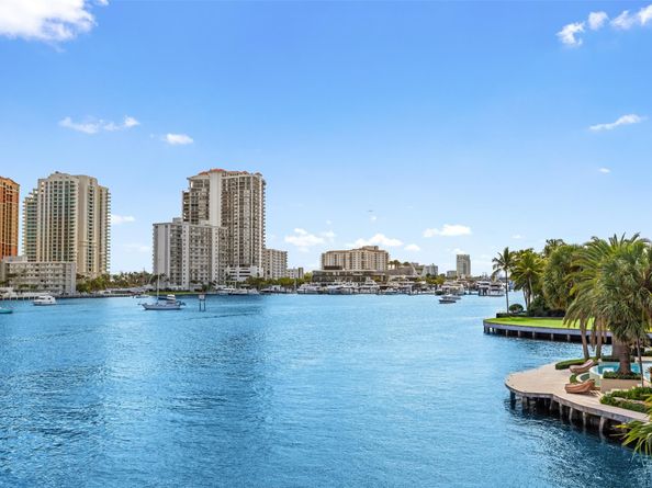 2716 Aqua Vista Blvd, Fort Lauderdale FL 33301