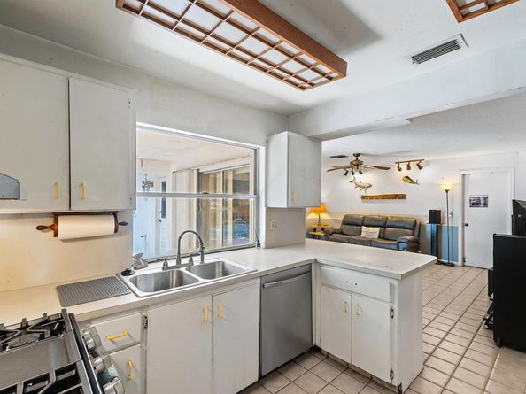 404 Highwood Circle, Jupiter FL 33458