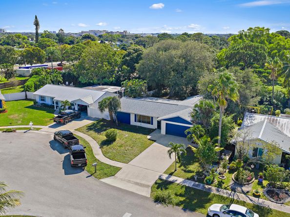 404 Highwood Circle, Jupiter FL 33458