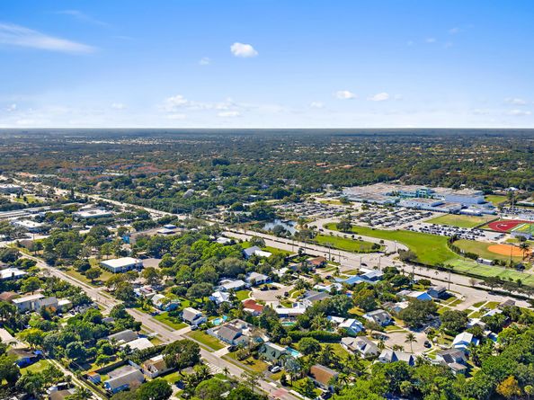 404 Highwood Circle, Jupiter FL 33458