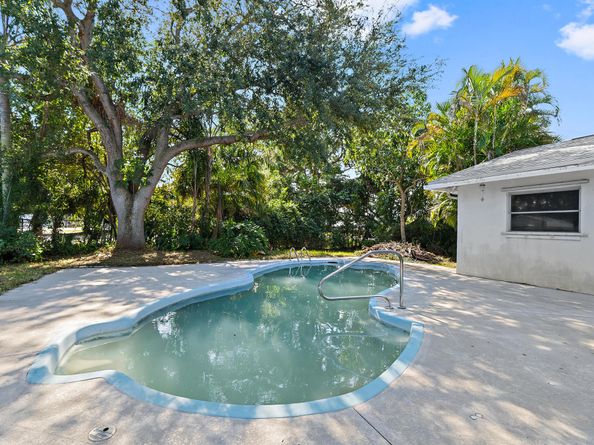 404 Highwood Circle, Jupiter FL 33458