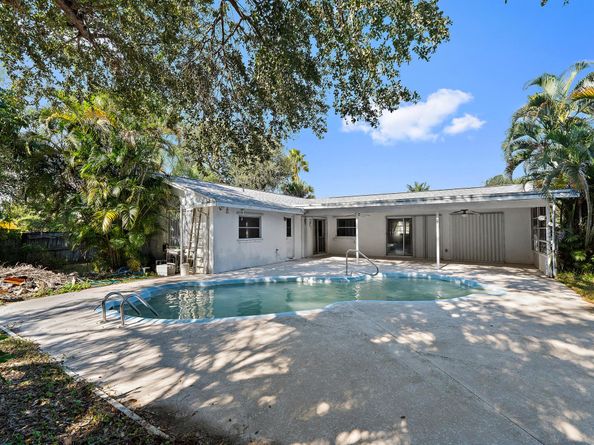 404 Highwood Circle, Jupiter FL 33458