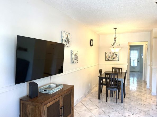 900 SW 10th Ter 21S, Hallandale Beach FL 33009