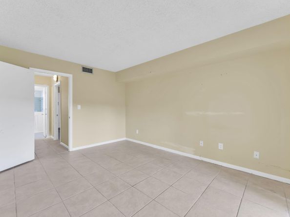 331 NW 76th Ave 104, Margate FL 33063