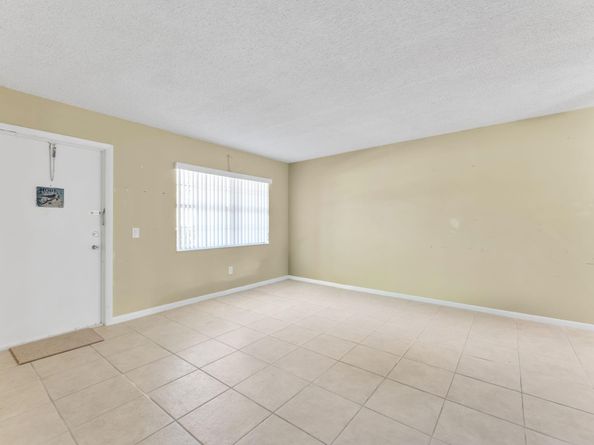 331 NW 76th Ave 104, Margate FL 33063