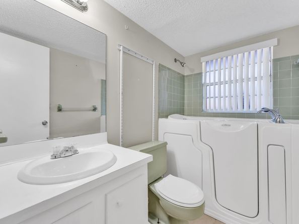 331 NW 76th Ave 104, Margate FL 33063