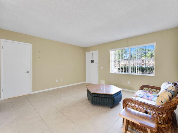 331 NW 76th Ave 104, Margate FL 33063