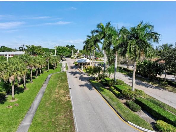 209 Northampton K K, West Palm Beach FL 33417