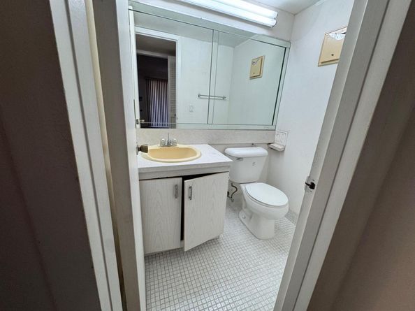 1023 Guildford B, Boca Raton FL 33434