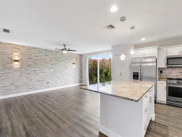 11571 NW 4th Mnr, Coral Springs FL 33071