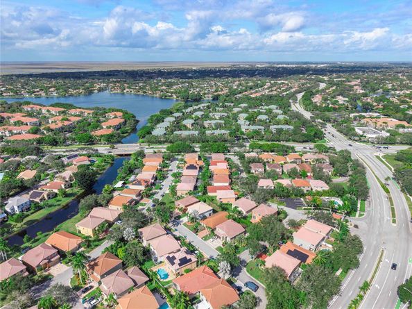 11571 NW 4th Mnr, Coral Springs FL 33071