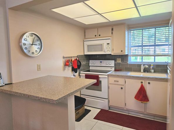 2920 Crosley Drive E B, West Palm Beach FL 33415