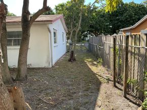 3807 N Shore Dr, West Palm Beach FL 33407