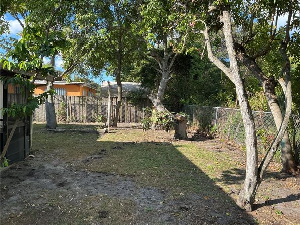 3807 N Shore Dr, West Palm Beach FL 33407