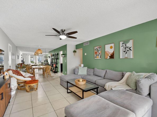 9815 Pineapple Tree Drive 105, Boynton Beach FL 33436