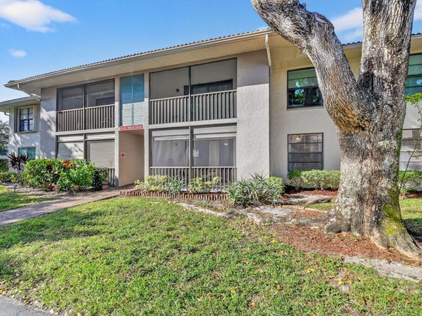 9815 Pineapple Tree Drive 105, Boynton Beach FL 33436